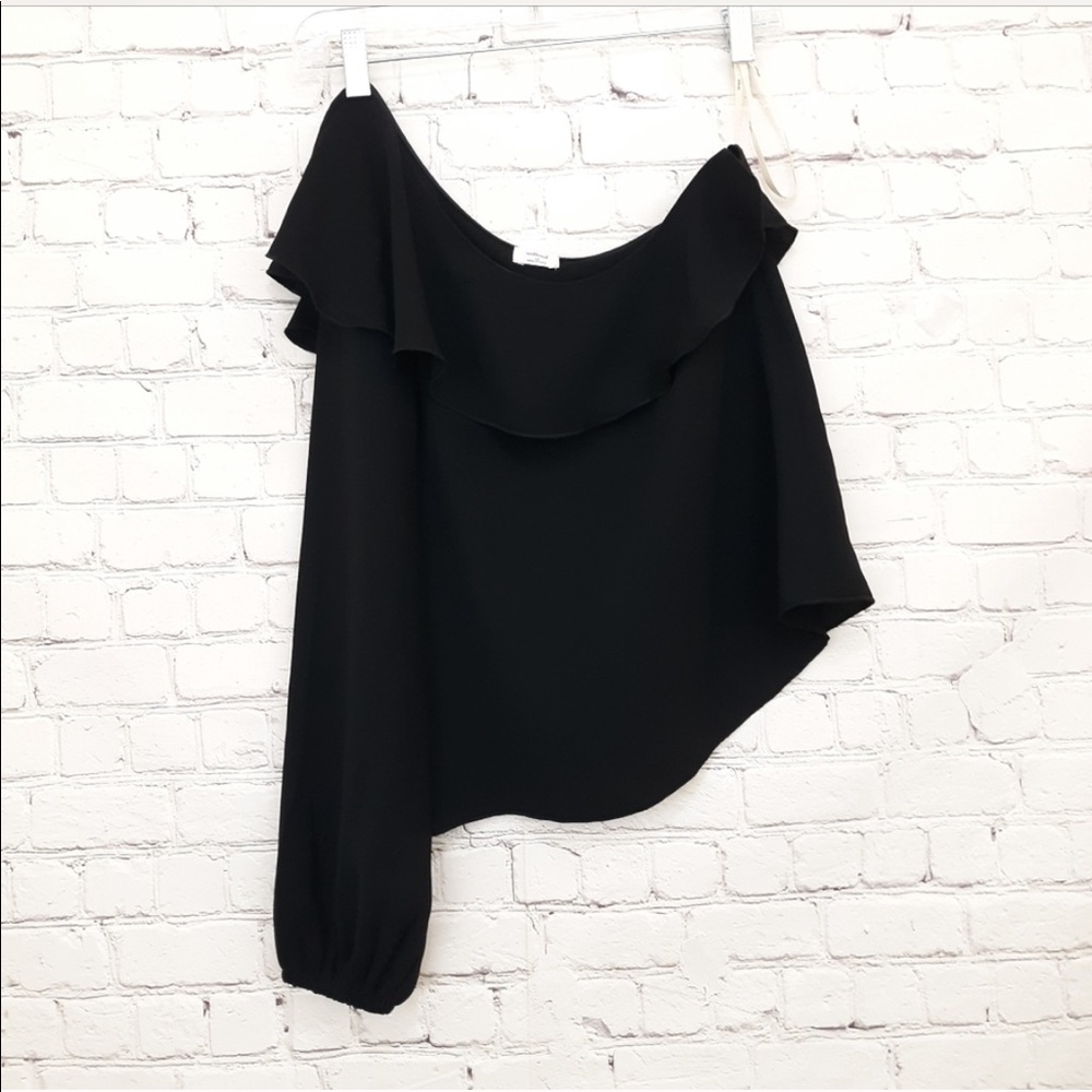 Black aritzia one sleeve blouse XS